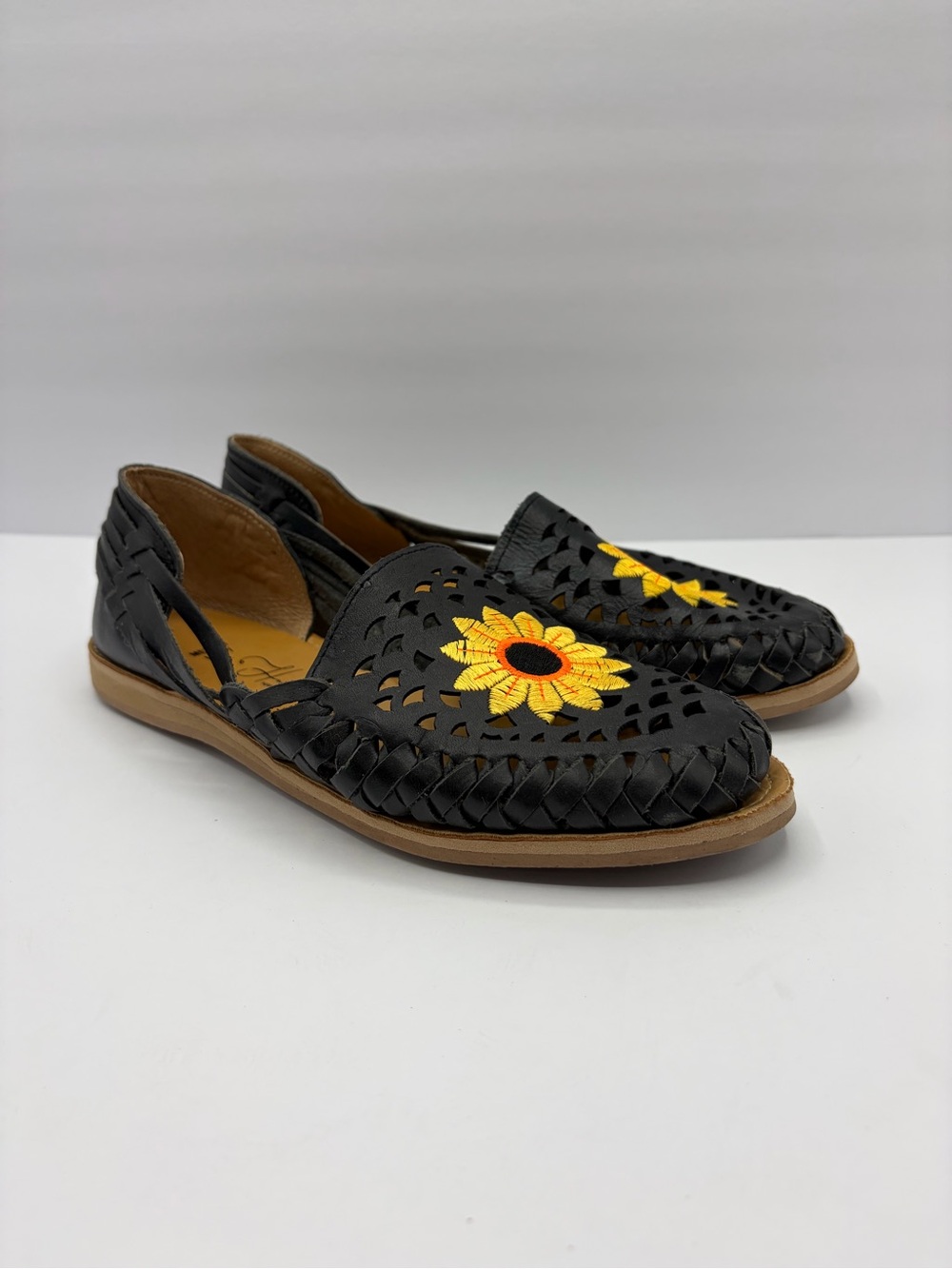 Mexican Huarache Women’s Size 7 Slip On Black Sandals Flower Leather Handmade